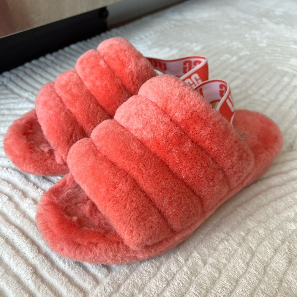 Orange Ugg slipper woman’s size 7